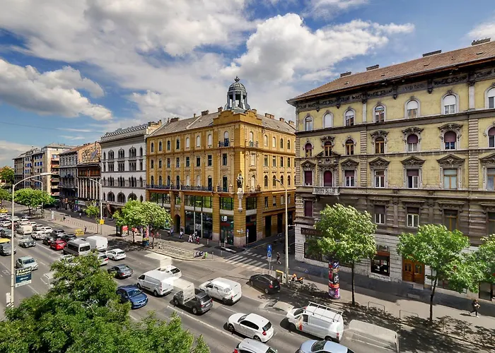 Luxury Central Apartment R161